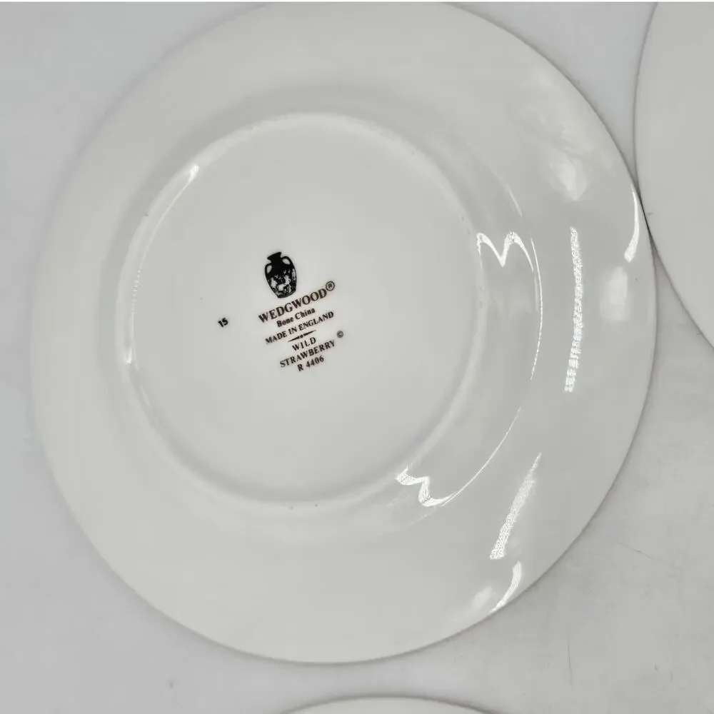 4 Wedgewood Wild Strawberry Bone China Dinner Plates R 4406 6 in / 15 cm